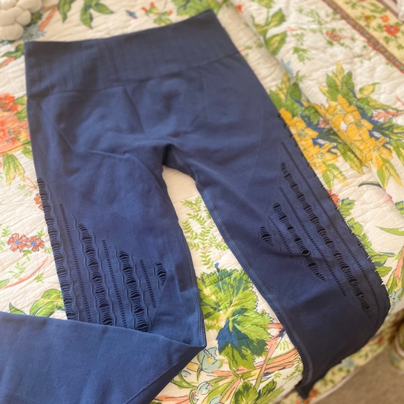 SAVVI NWOT LEGGINGS NAVY - Picture 2 of 4